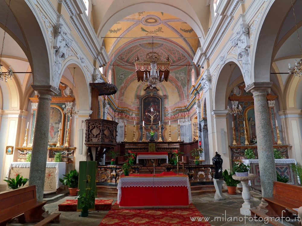 Magnano (Biella) - Parte posteriore dell'interno della della Chiesa parrocchiale dei Santi Battista e Secondo